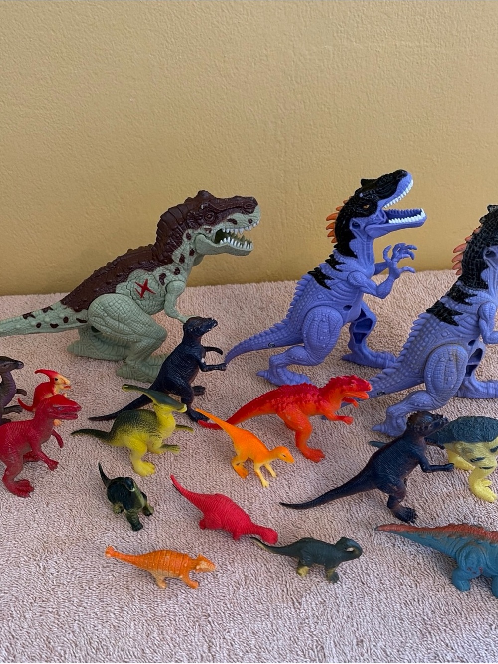 Assorted Color Dinosaur Toy Set - Kids Toys Jurassic Park lot of 17